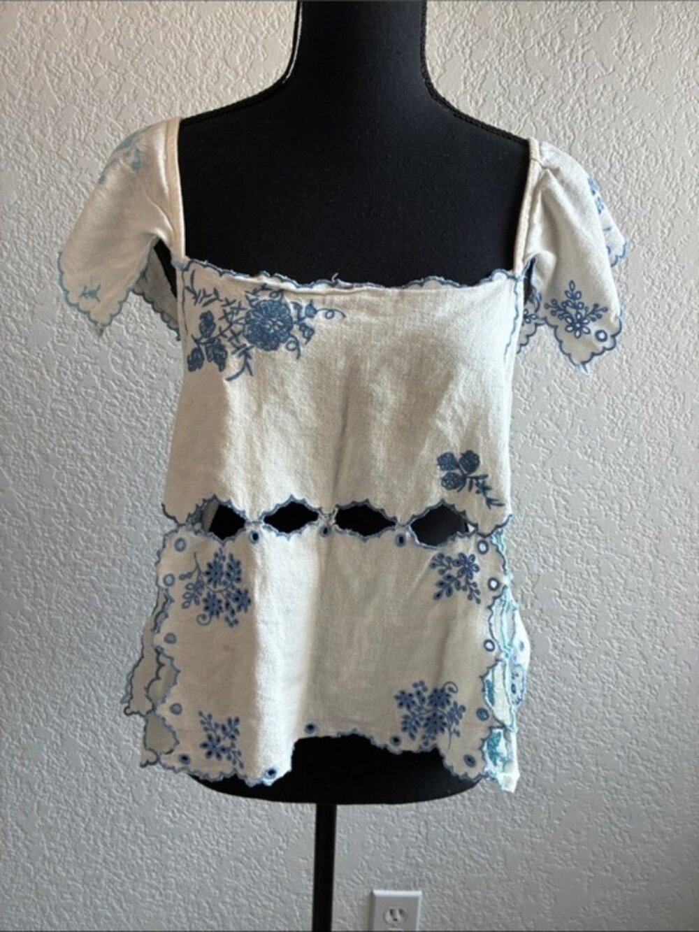 Anthropologie Patchwork Hanky Linen Top Blue Embroidery Cut-Out M - Picture 4 of 8